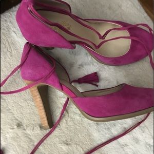 Fuscia or dark suede heels 👠 in good condition